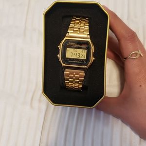 Vintage unisex gold casio watch